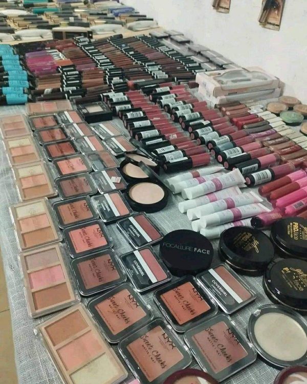 Cosmetics and Makeup Pallets - Image 3