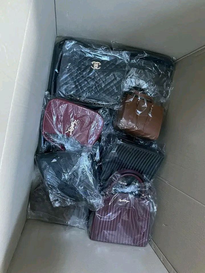 Female Handbags Pallets