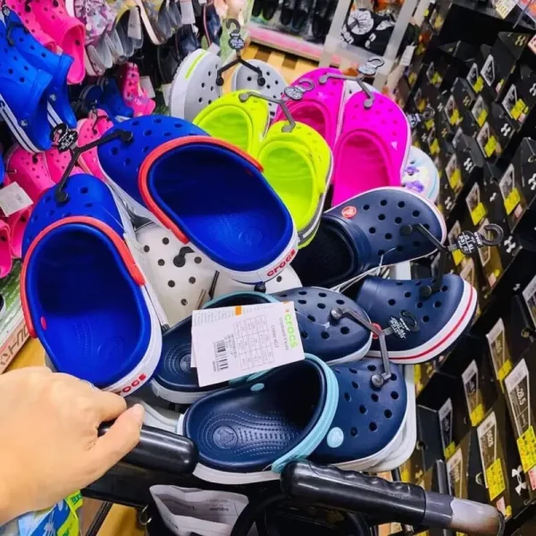 Wholesale Crocs Sandals Pallets - Image 7