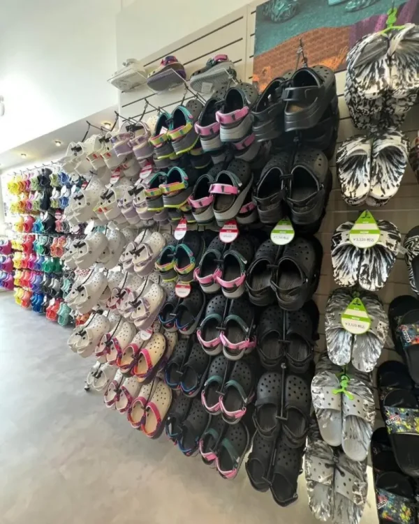 Wholesale Crocs Sandals Pallets - Image 9