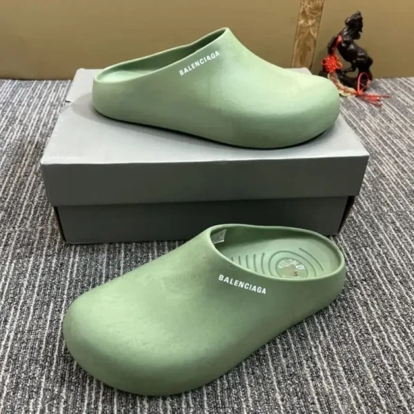 Wholesale Crocs Sandals Pallets - Image 15
