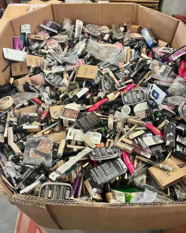 Liquidation Cosmetics Pallets - Image 16