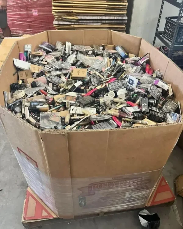 Liquidation Cosmetics Pallets - Image 15