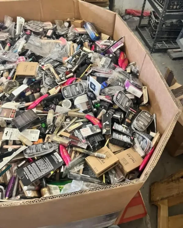 Liquidation Cosmetics Pallets - Image 14