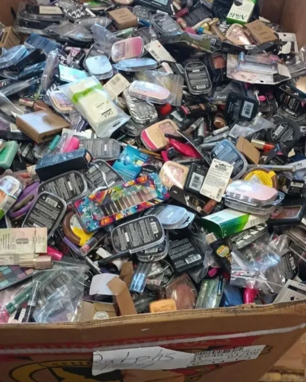 Liquidation Cosmetics Pallets - Image 12