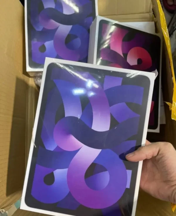 Pallets of iPads - Image 10