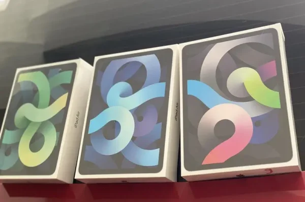 Pallets of iPads - Image 8